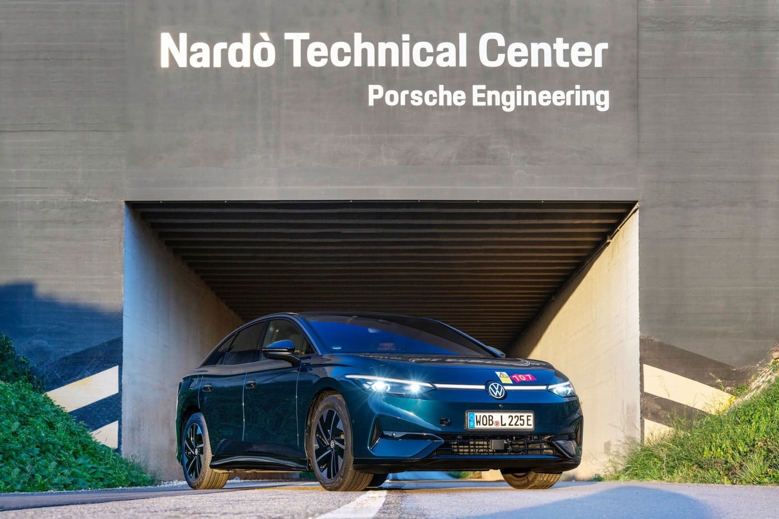 VOLKSWAGEN ID.7 PRO S RODA 941 KM COM UMA SÓ CARGA DE BATERIA DURANTE O TESTE DE EFICIÊNCIA, foto 1