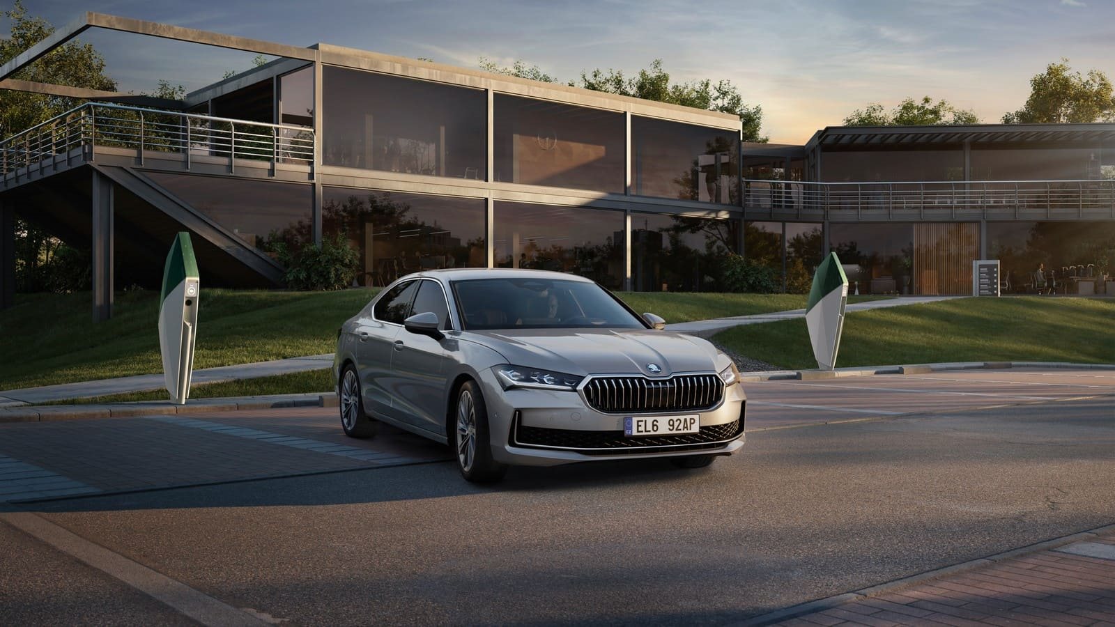 NOVO SKODA SUPERB HATCH: MOTOR HÍBRIDO PLUG-IN DISPONÍVEL EM BREVE, foto 1