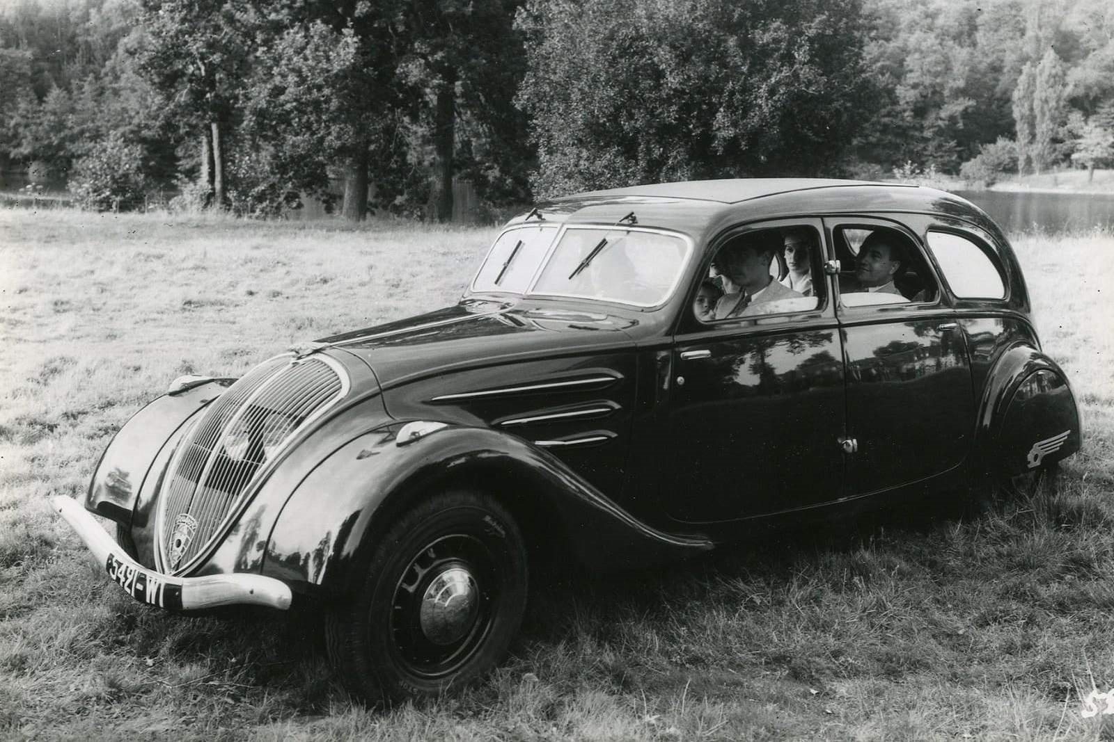 ELEGÂNCIA, ‘ALLURE’ E INOVAÇÃO: O PEUGEOT 402 COMEMORA SEU 90º ANIVERSÁRIO, foto 3