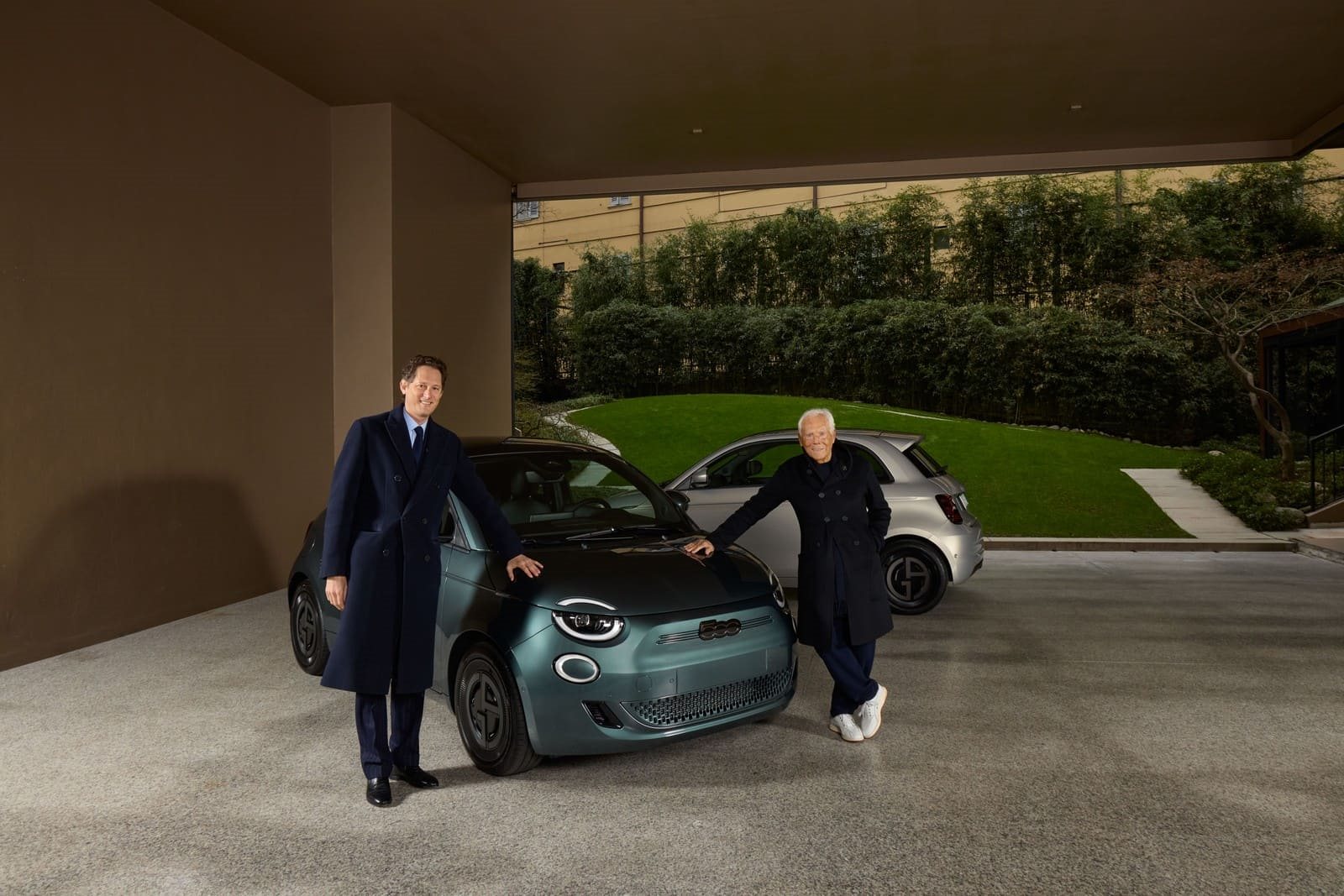 FIAT ENTREGA OS DOIS PRIMEIROS 500e GIORGIO ARMANI COLLECTOR’S EDITION A GIORGIO ARMANI NA ABERTURA DA SEMANA DA MODA DE MILÃO DE 2025, foto 2
