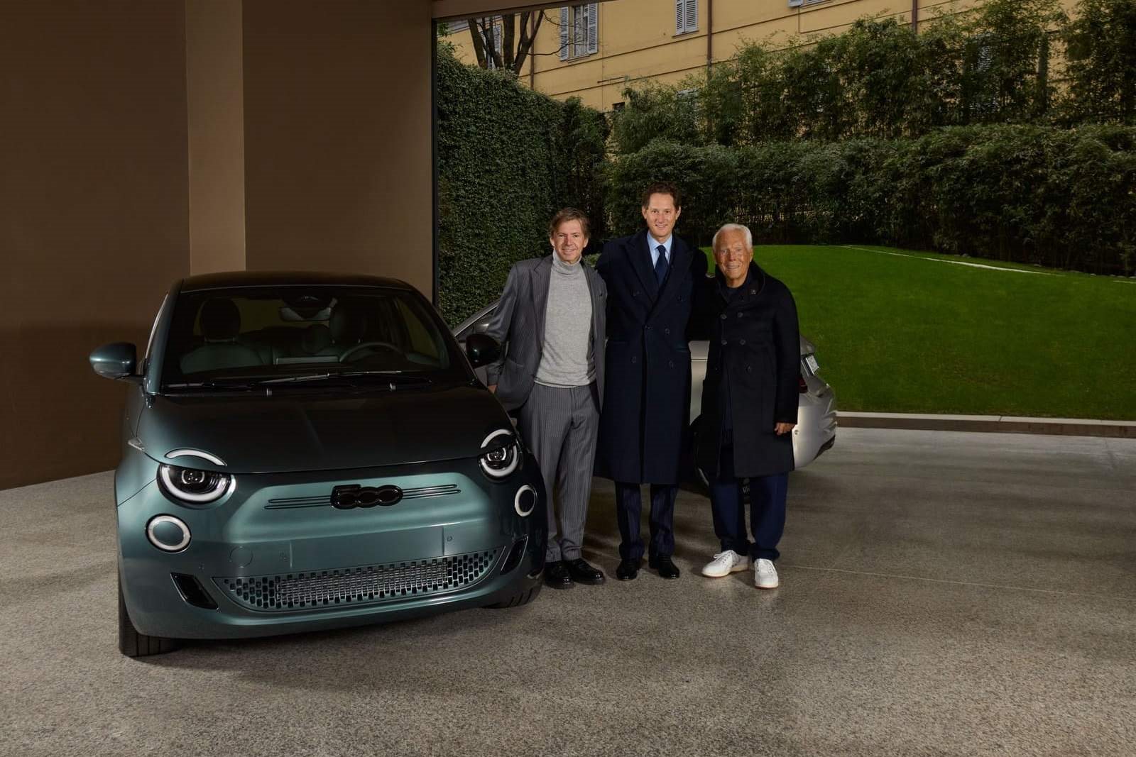 FIAT ENTREGA OS DOIS PRIMEIROS 500e GIORGIO ARMANI COLLECTOR’S EDITION A GIORGIO ARMANI NA ABERTURA DA SEMANA DA MODA DE MILÃO DE 2025, foto 3