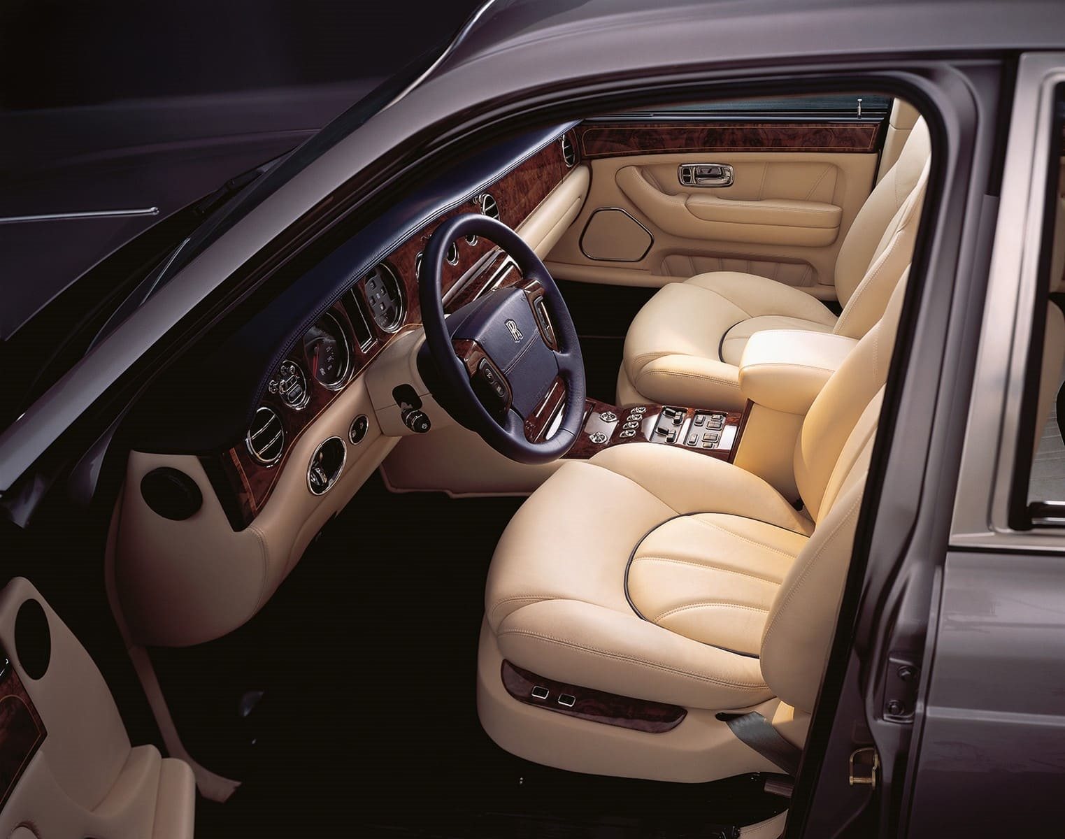 A DÉCADA DE 1990: O ROLLS-ROYCE SILVER SERAPH, foto 4