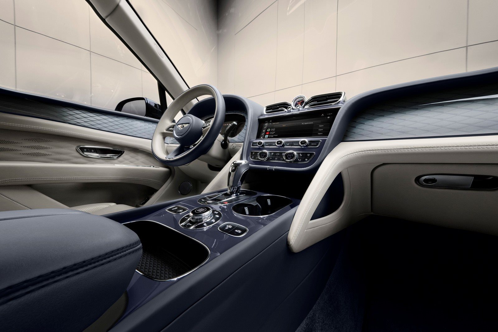 AS CORES MULLINER LEGACY RETORNAM PARA O NOVO BENTLEY BENTAYGA ATELIER EDITION, foto 7