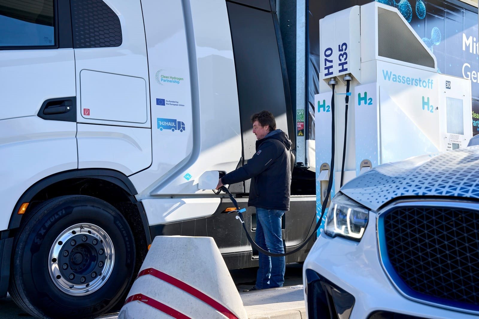 MARCO NA LOGÍSTICA DE TRANSPORTE DO BMW GROUP: EM ALTA VELOCIDADE COM OS PRIMEIROS CAMINHÕES MOVIDOS A HIDROGÊNIO, foto 2