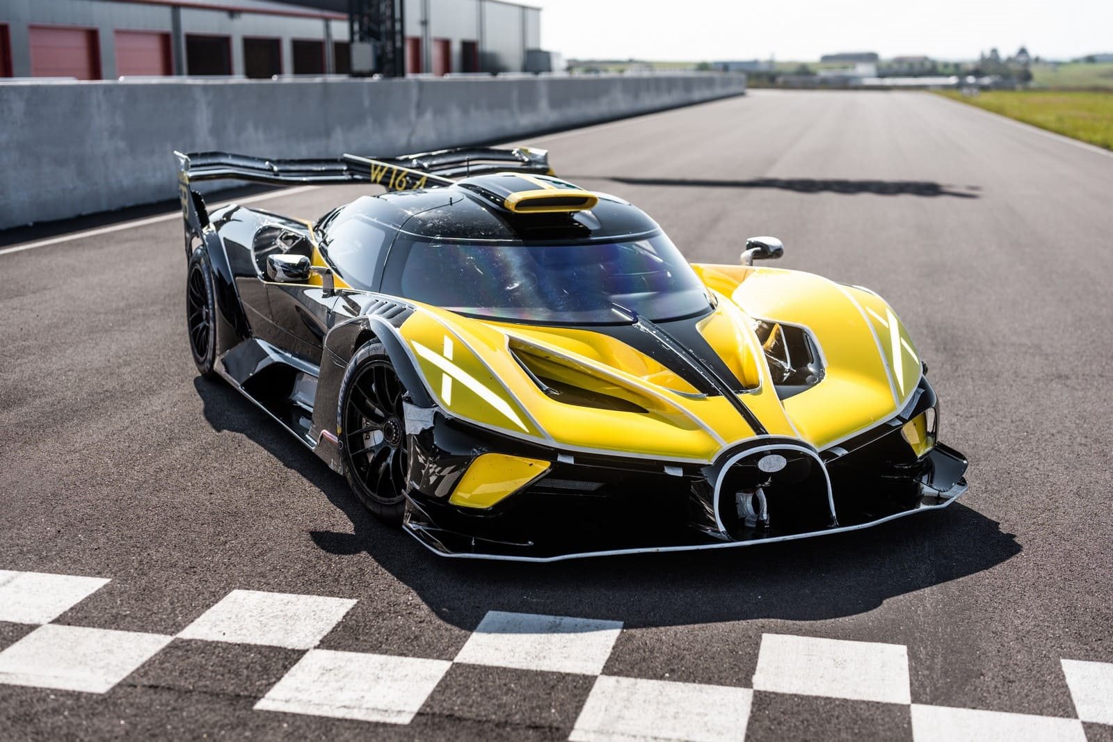 PERFEIÇÃO AOS EXTREMOS: O METICULOSO SHAKEDOWN FINAL DO BUGATTI BOLIDE, foto 2