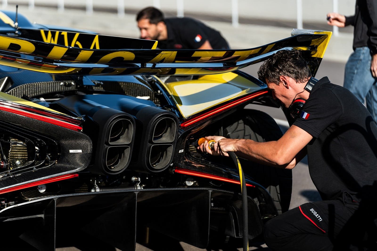 PERFEIÇÃO AOS EXTREMOS: O METICULOSO SHAKEDOWN FINAL DO BUGATTI BOLIDE, foto 4
