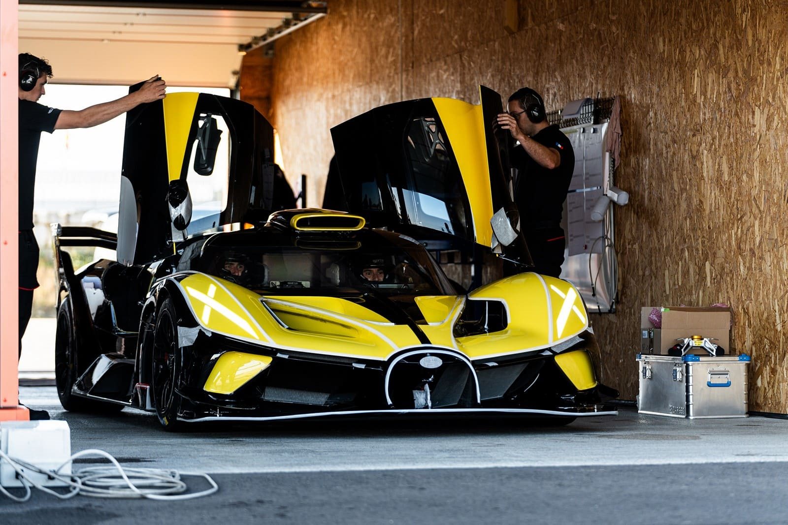 PERFEIÇÃO AOS EXTREMOS: O METICULOSO SHAKEDOWN FINAL DO BUGATTI BOLIDE, foto 6