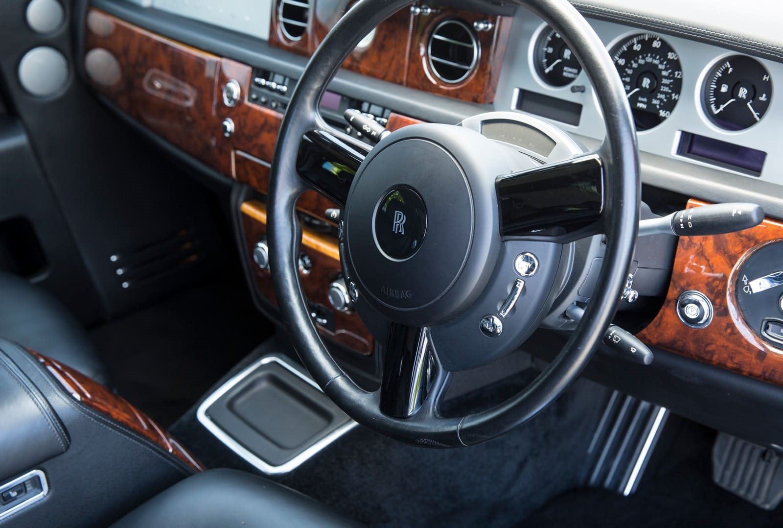 UMA BREVE HISTÓRIA DO ROLLS-ROYCE PHANTOM VII, FABRICADO ENTRE 2002 E 2017, foto 8