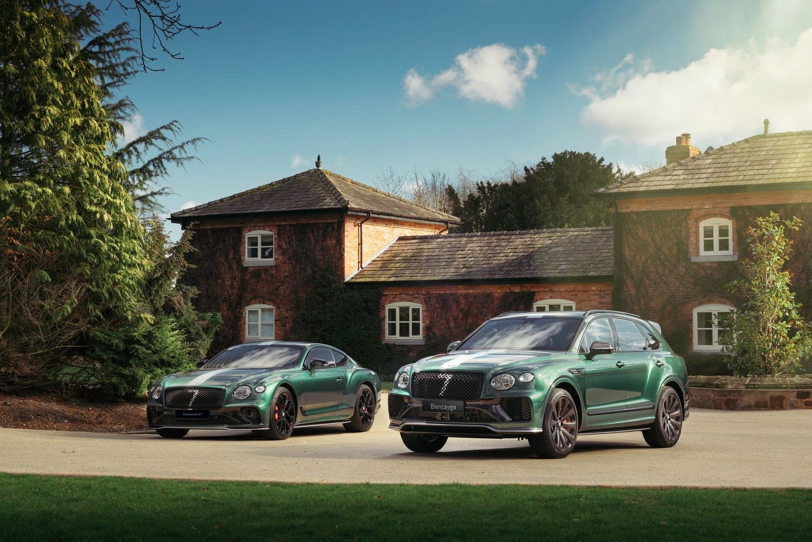 COLECIONADOR DA LINHA BENTLEY RECEBE ENTREGA DE UM LE MANS BENTAYGA SOB MEDIDA PARA COMPLETAR UM ESTÁBULO ÚNICO, foto 1