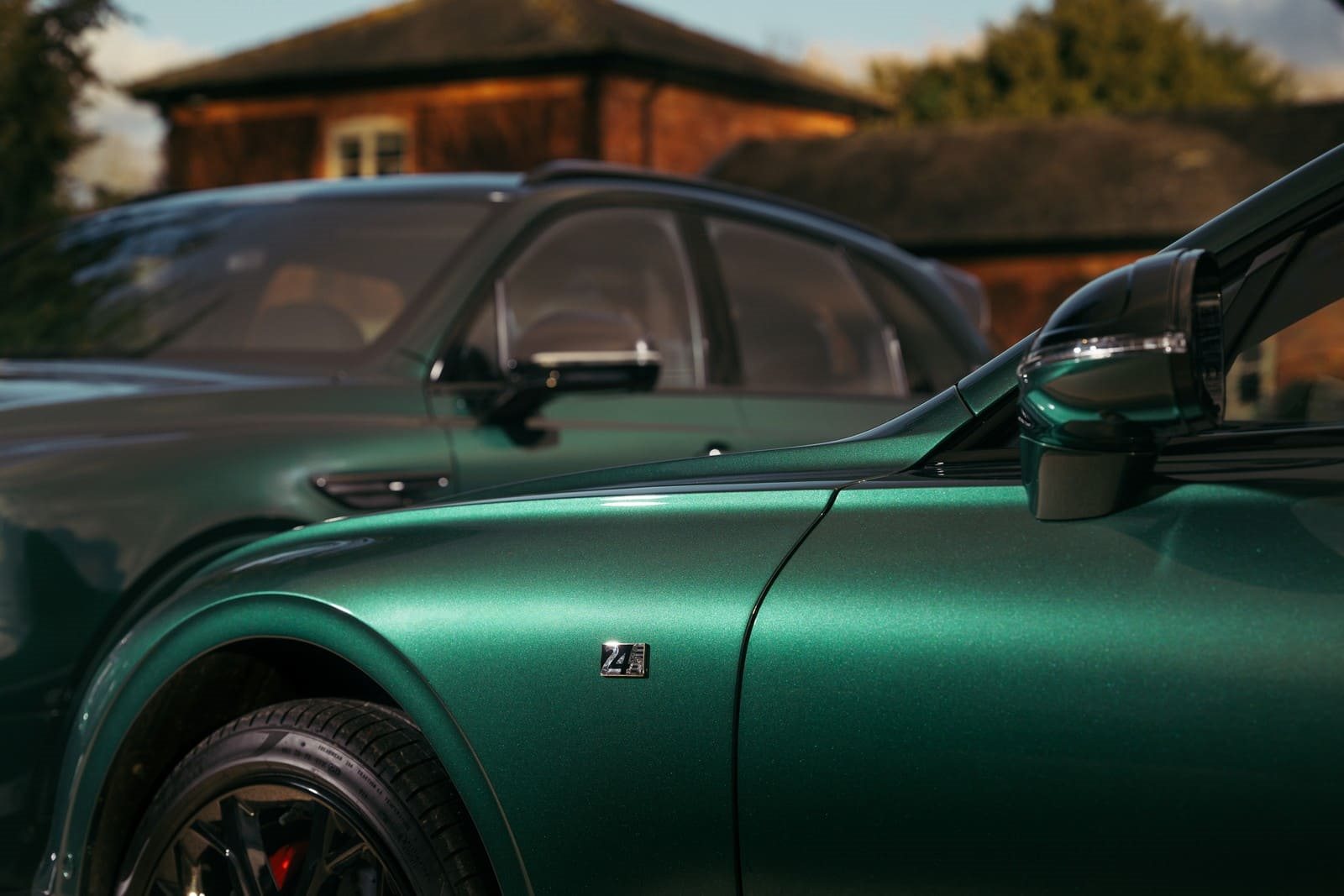 COLECIONADOR DA LINHA BENTLEY RECEBE ENTREGA DE UM LE MANS BENTAYGA SOB MEDIDA PARA COMPLETAR UM ESTÁBULO ÚNICO, foto 10