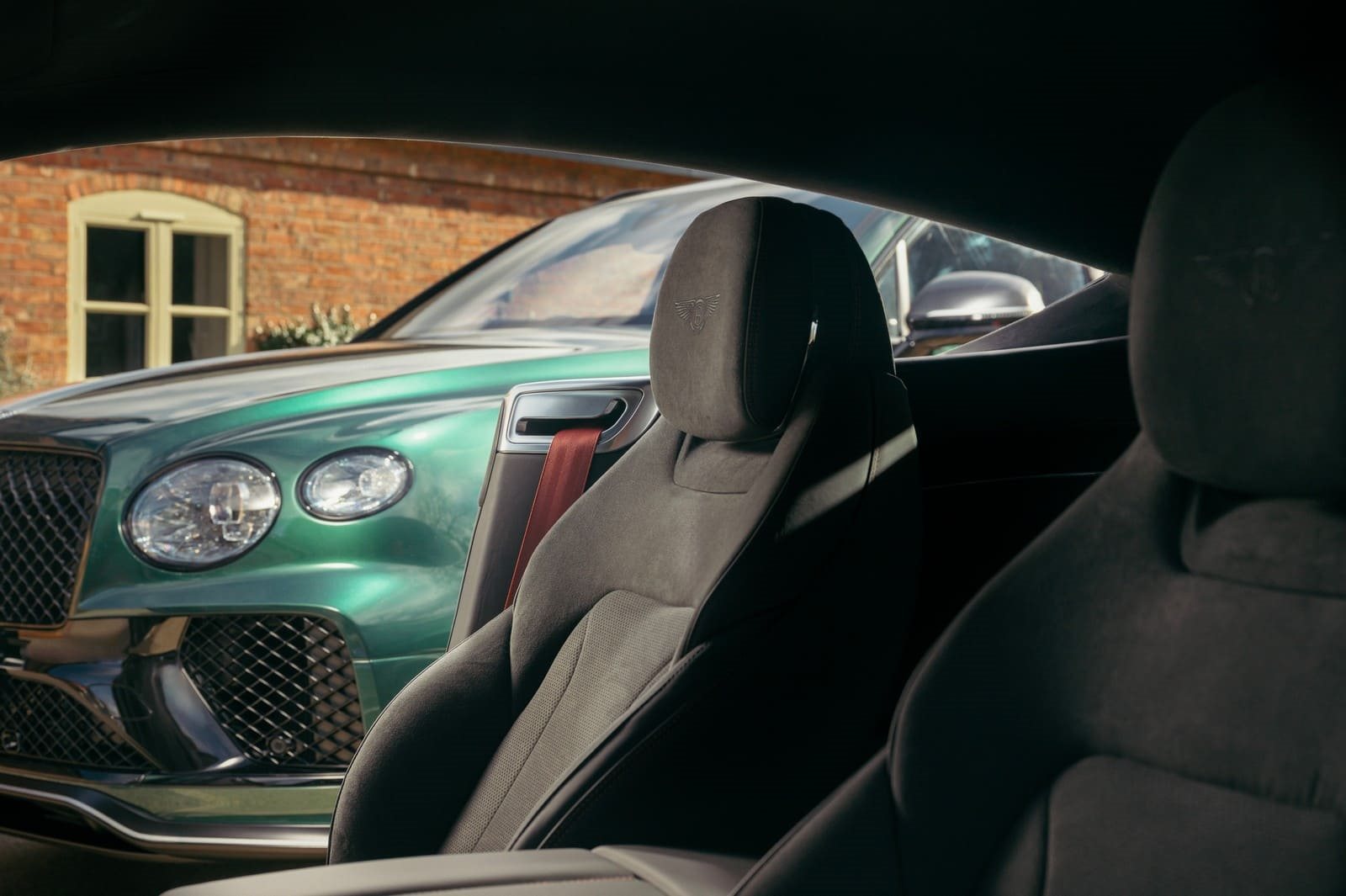COLECIONADOR DA LINHA BENTLEY RECEBE ENTREGA DE UM LE MANS BENTAYGA SOB MEDIDA PARA COMPLETAR UM ESTÁBULO ÚNICO, foto 11