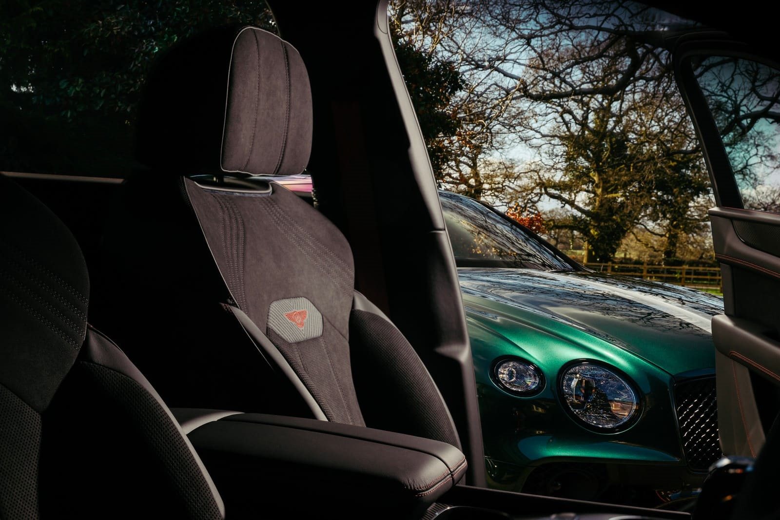 COLECIONADOR DA LINHA BENTLEY RECEBE ENTREGA DE UM LE MANS BENTAYGA SOB MEDIDA PARA COMPLETAR UM ESTÁBULO ÚNICO, foto 12