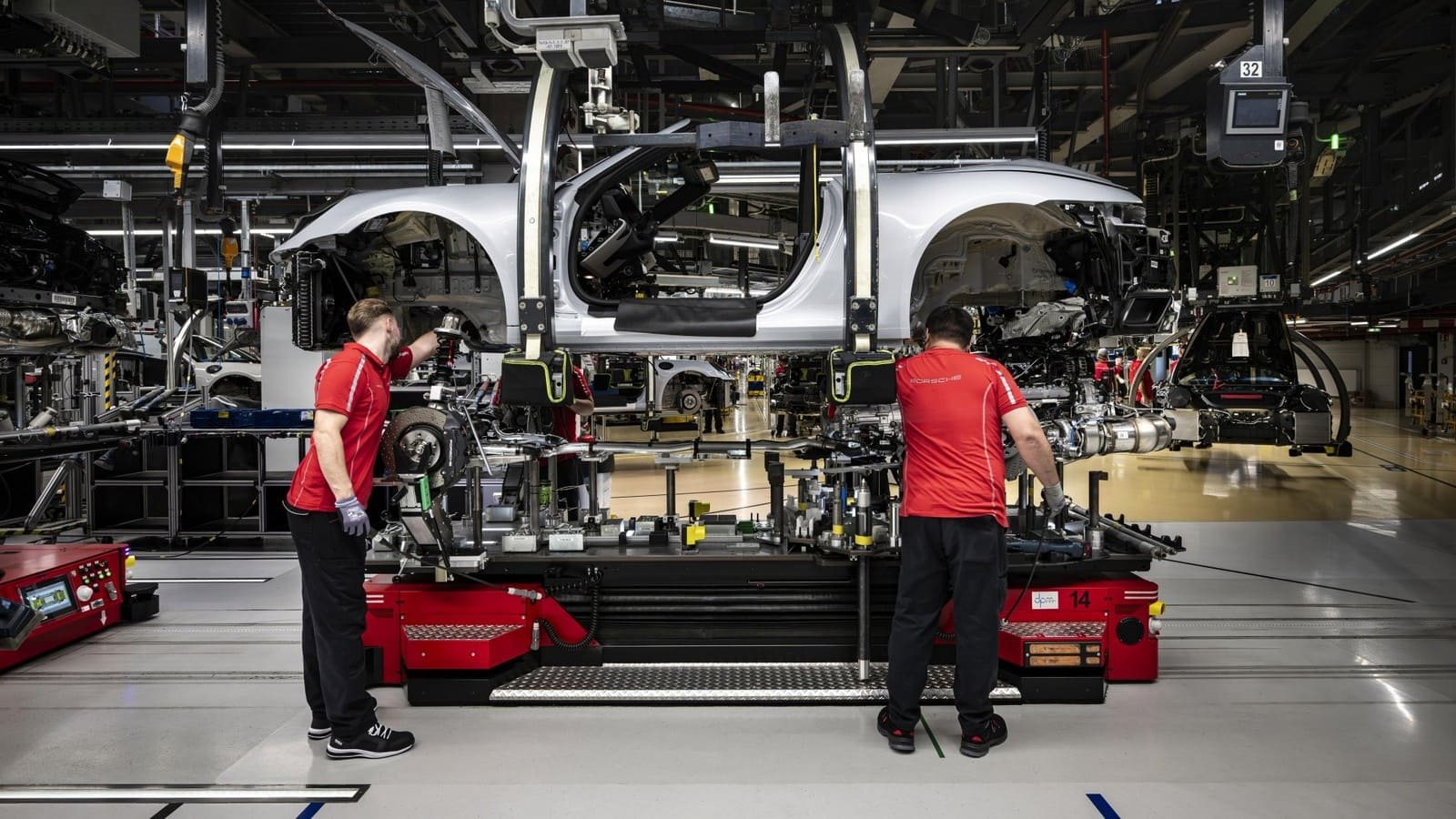 PORSCHE COMEMORA 75 ANOS DE PRODUÇÃO EM ZUFFENHAUSEN, foto 1