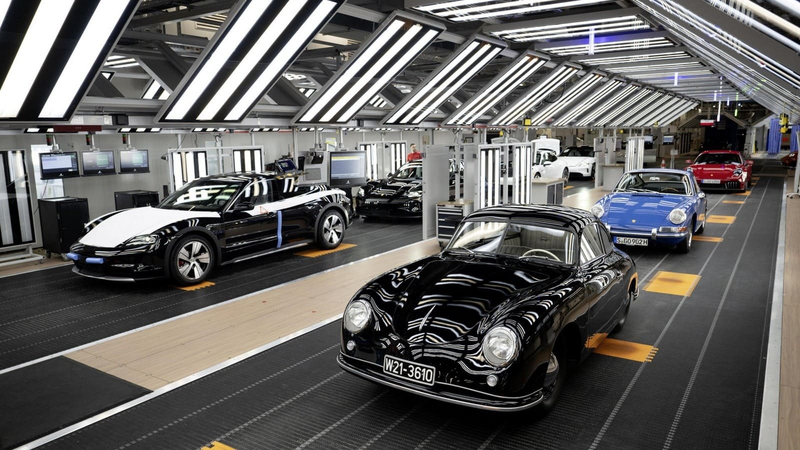 PORSCHE COMEMORA 75 ANOS DE PRODUÇÃO EM ZUFFENHAUSEN, foto 13