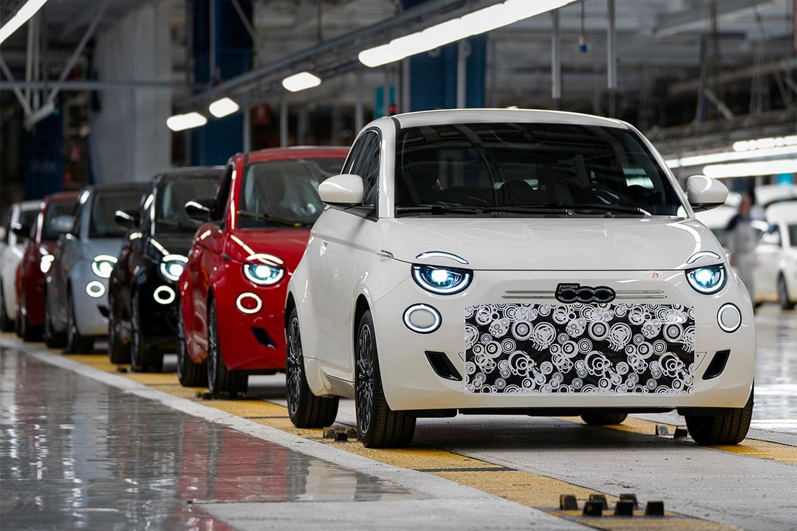FIAT FABRICA AS PRIMEIRAS UNIDADES DE PRÉ-PRODUÇÃO DO NOVO 500 HYBRID NA FÁBRICA DE MIRAFIORI, EM TURIN, foto 1