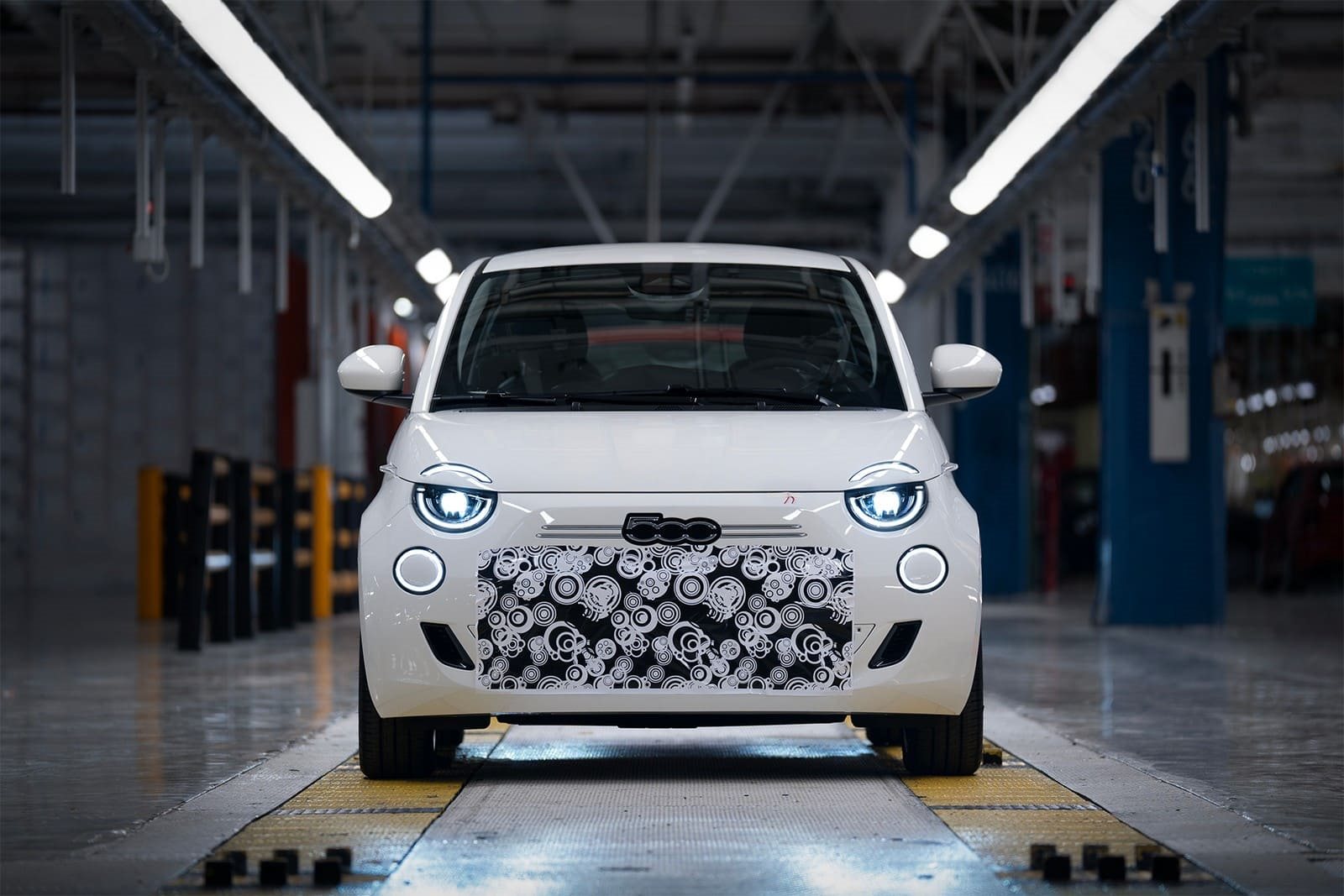 FIAT FABRICA AS PRIMEIRAS UNIDADES DE PRÉ-PRODUÇÃO DO NOVO 500 HYBRID NA FÁBRICA DE MIRAFIORI, EM TURIN, foto 2