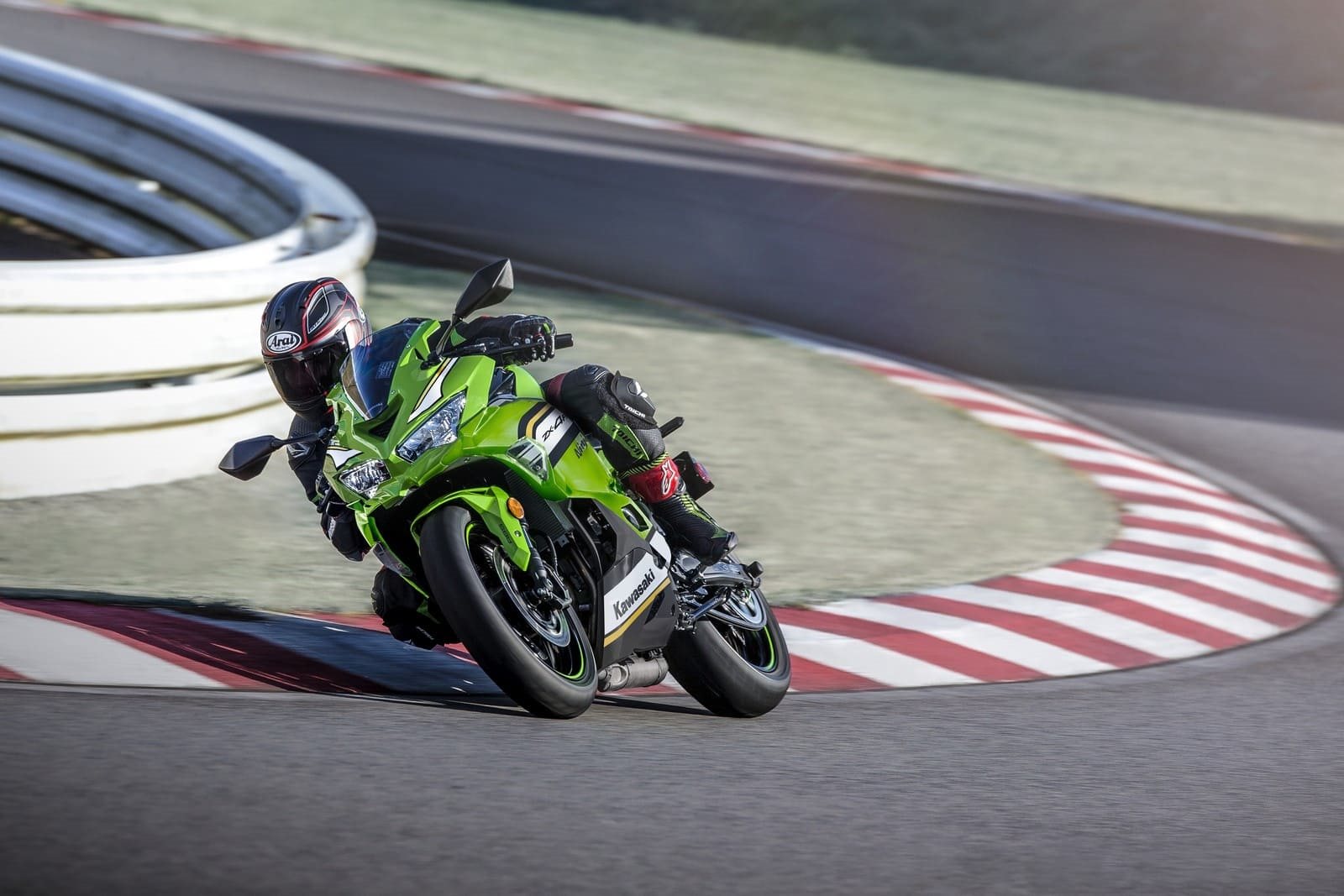 KAWASAKI APRESENTA A NOVA NINJA ZX-4RR NO BRASIL: PERFORMANCE EXTREMA EM UM MOTOR DE 4 CILINDROS E 400 CC, foto 1