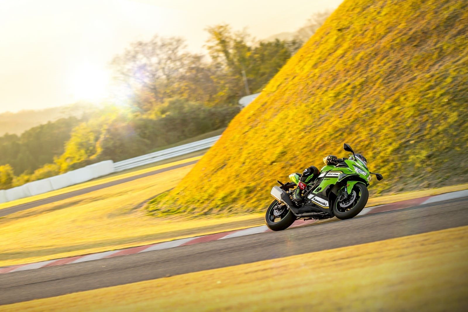 KAWASAKI APRESENTA A NOVA NINJA ZX-4RR NO BRASIL: PERFORMANCE EXTREMA EM UM MOTOR DE 4 CILINDROS E 400 CC, foto 2
