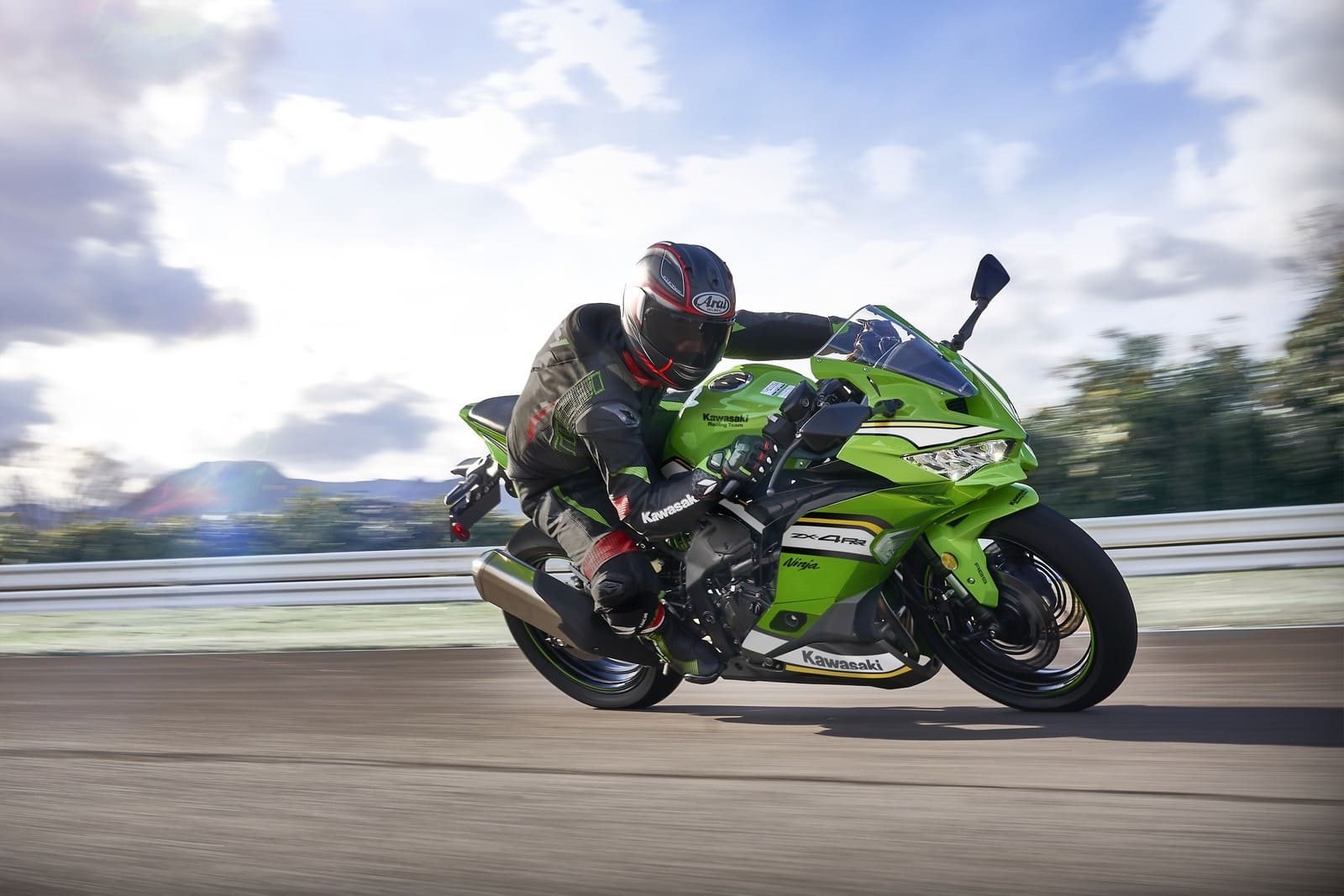 KAWASAKI APRESENTA A NOVA NINJA ZX-4RR NO BRASIL: PERFORMANCE EXTREMA EM UM MOTOR DE 4 CILINDROS E 400 CC, foto 3