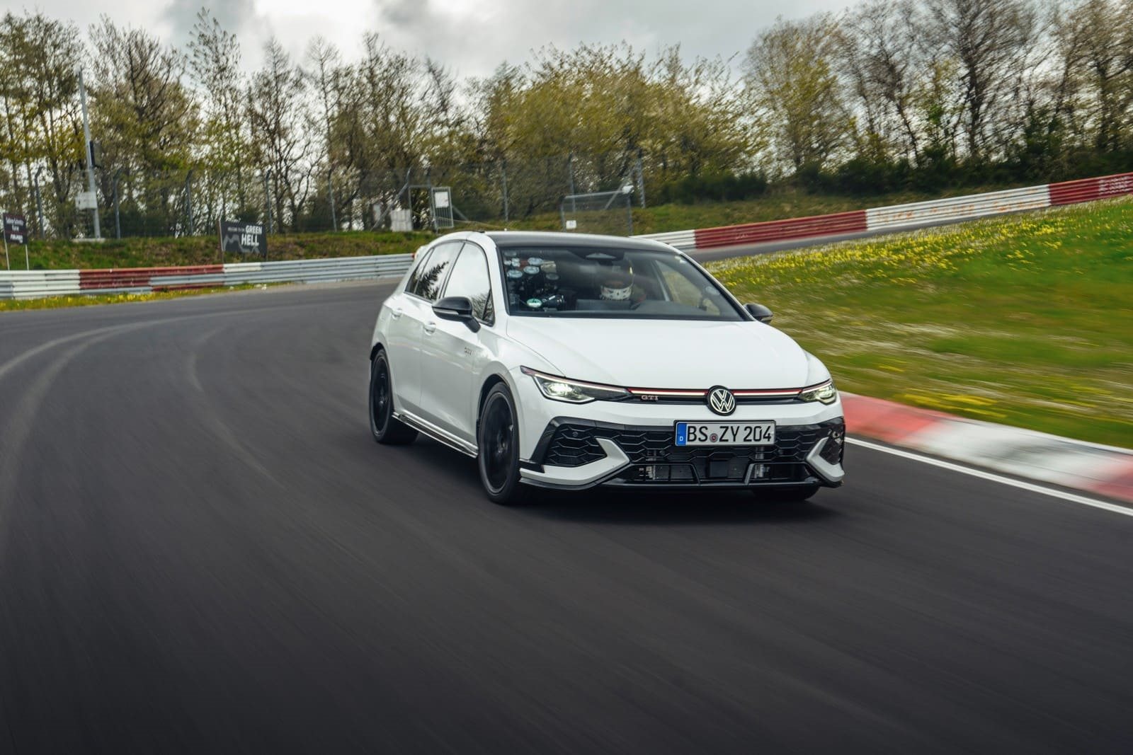 O NOVO GOLF GTI EDITION 50 É O MODELO DE PRODUÇÃO DA VOLKSWAGEN MAIS RÁPIDO NO CIRCUITO DE NÜRBURGRING NORDSCHLEIFE, foto 1