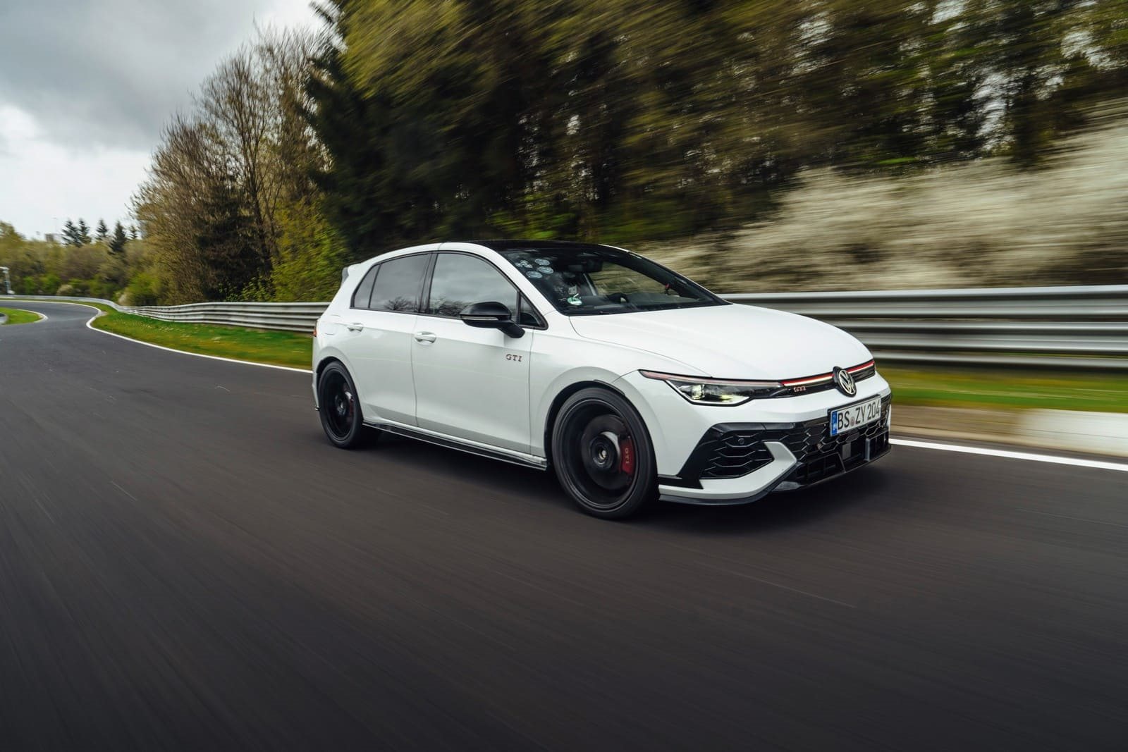 O NOVO GOLF GTI EDITION 50 É O MODELO DE PRODUÇÃO DA VOLKSWAGEN MAIS RÁPIDO NO CIRCUITO DE NÜRBURGRING NORDSCHLEIFE, foto 2
