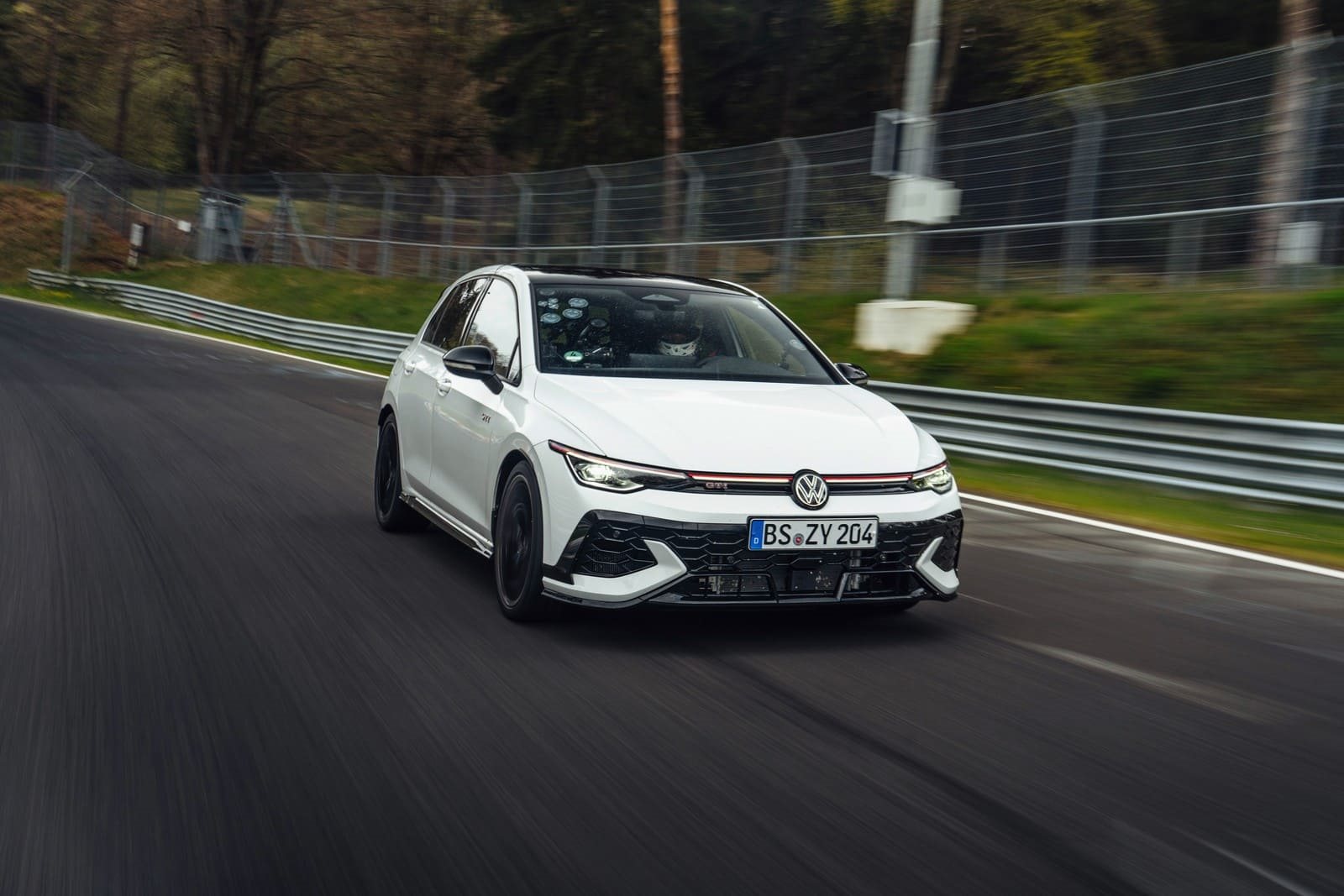 O NOVO GOLF GTI EDITION 50 É O MODELO DE PRODUÇÃO DA VOLKSWAGEN MAIS RÁPIDO NO CIRCUITO DE NÜRBURGRING NORDSCHLEIFE, foto 3