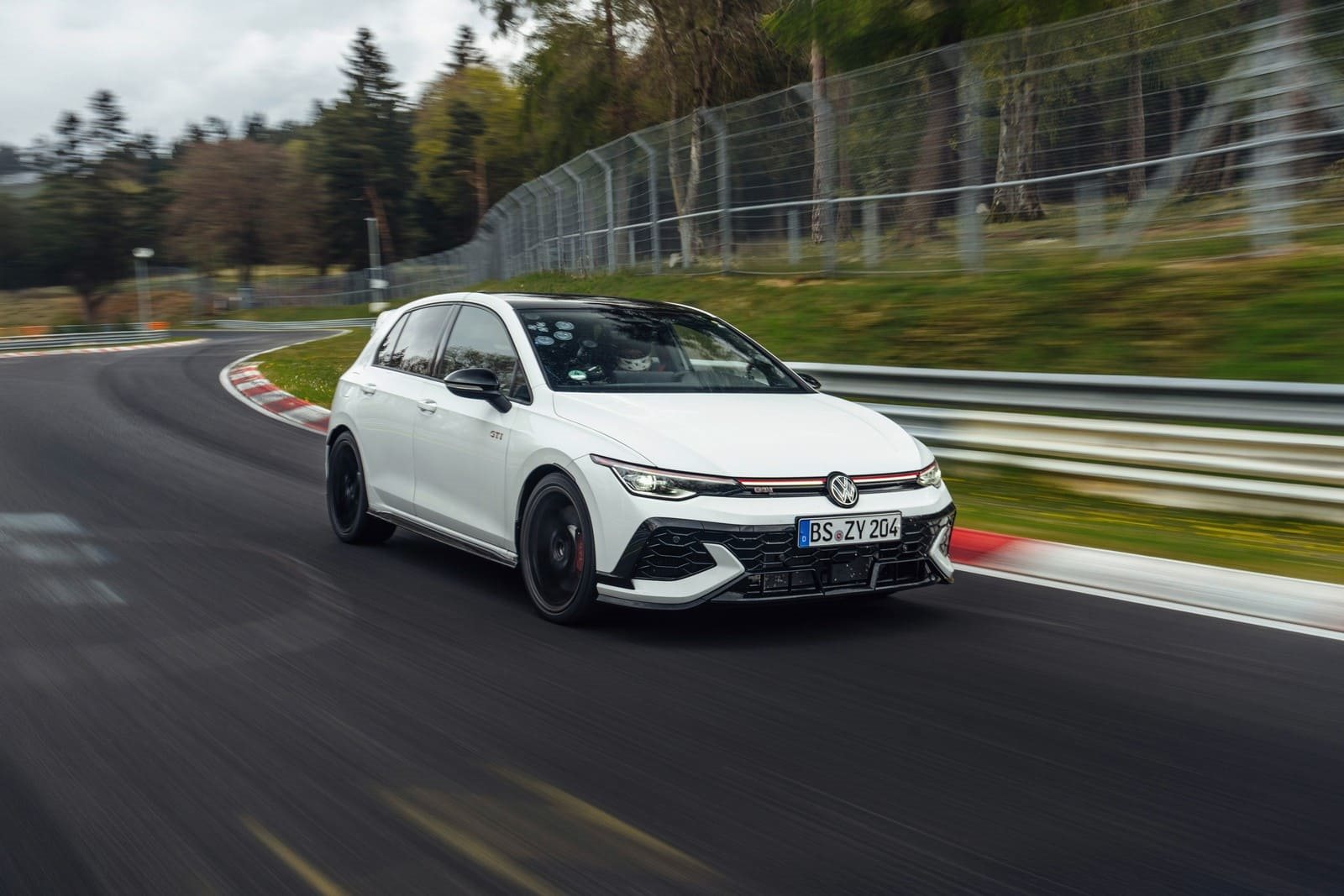 O NOVO GOLF GTI EDITION 50 É O MODELO DE PRODUÇÃO DA VOLKSWAGEN MAIS RÁPIDO NO CIRCUITO DE NÜRBURGRING NORDSCHLEIFE, foto 4