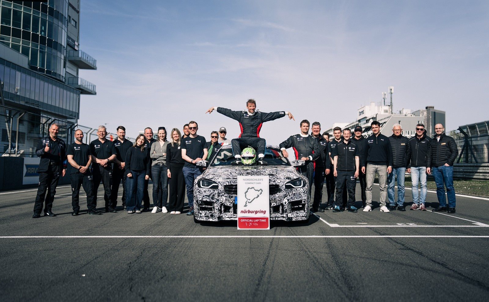 BMW M2 CS QUEBRA O RECORDE EM NÜRBURGRING: O COMPACTO RODA O NORDSCHLEIFE EM 7:25.05, foto 2