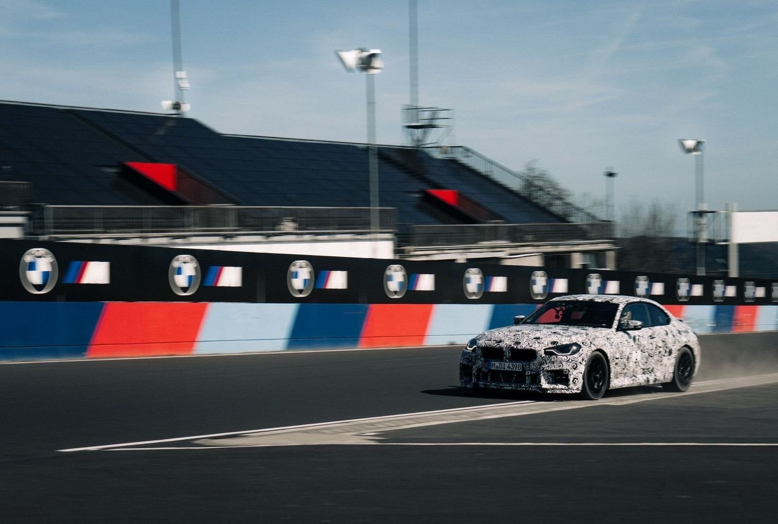 BMW M2 CS QUEBRA O RECORDE EM NÜRBURGRING: O COMPACTO RODA O NORDSCHLEIFE EM 7:25.05, foto 3
