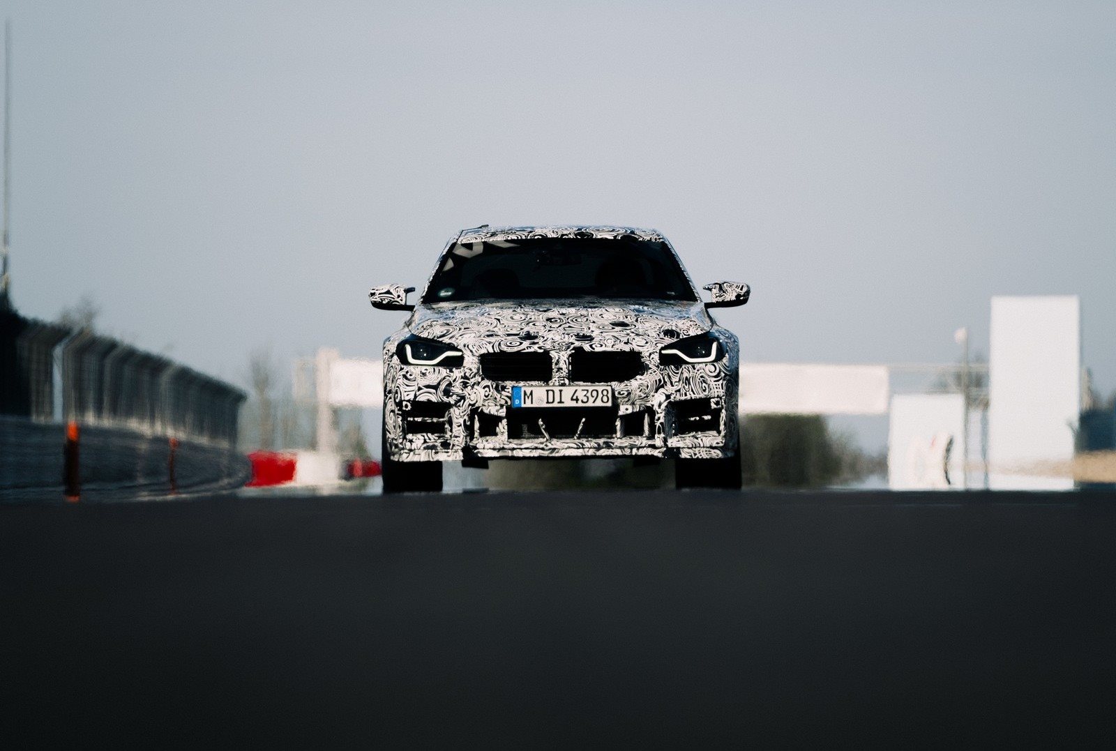 BMW M2 CS QUEBRA O RECORDE EM NÜRBURGRING: O COMPACTO RODA O NORDSCHLEIFE EM 7:25.05, foto 4