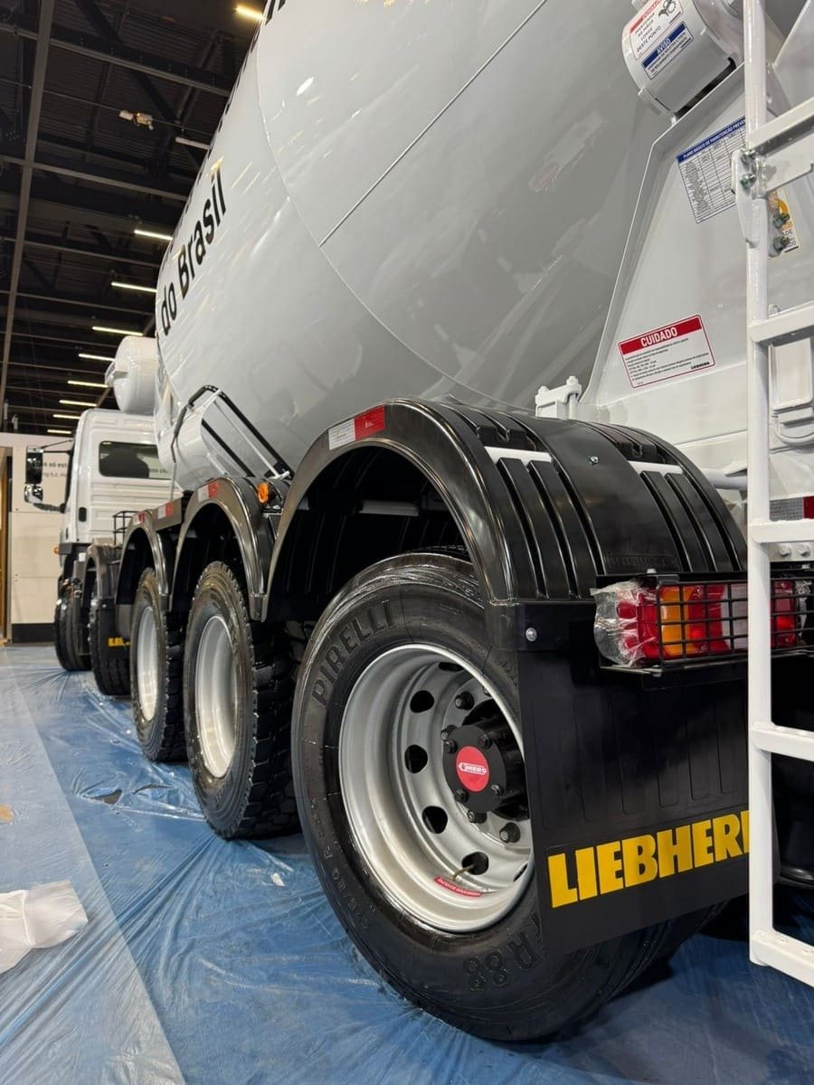 MERCEDES-BENZ ATEGO 3330 É O PRIMEIRO CAMINHÃO BETONEIRA 10X4 DO BRASIL, foto 2
