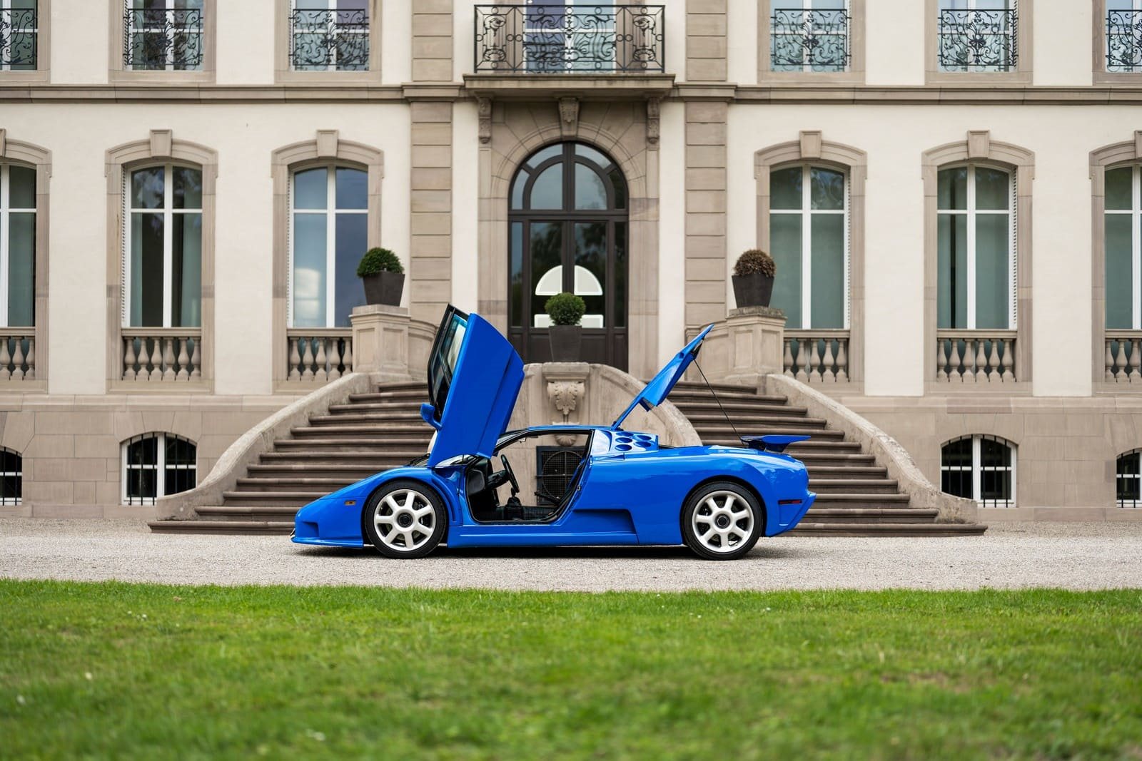 ORGULHO DA PERFEIÇÃO: DESCOBRINDO A HISTÓRIA DO PRIMEIRO BUGATTI EB-110 AMERICA OFICIALMENTE CERTIFICADO E EXCLUSIVAMENTE AUTÊNTICO, foto 6