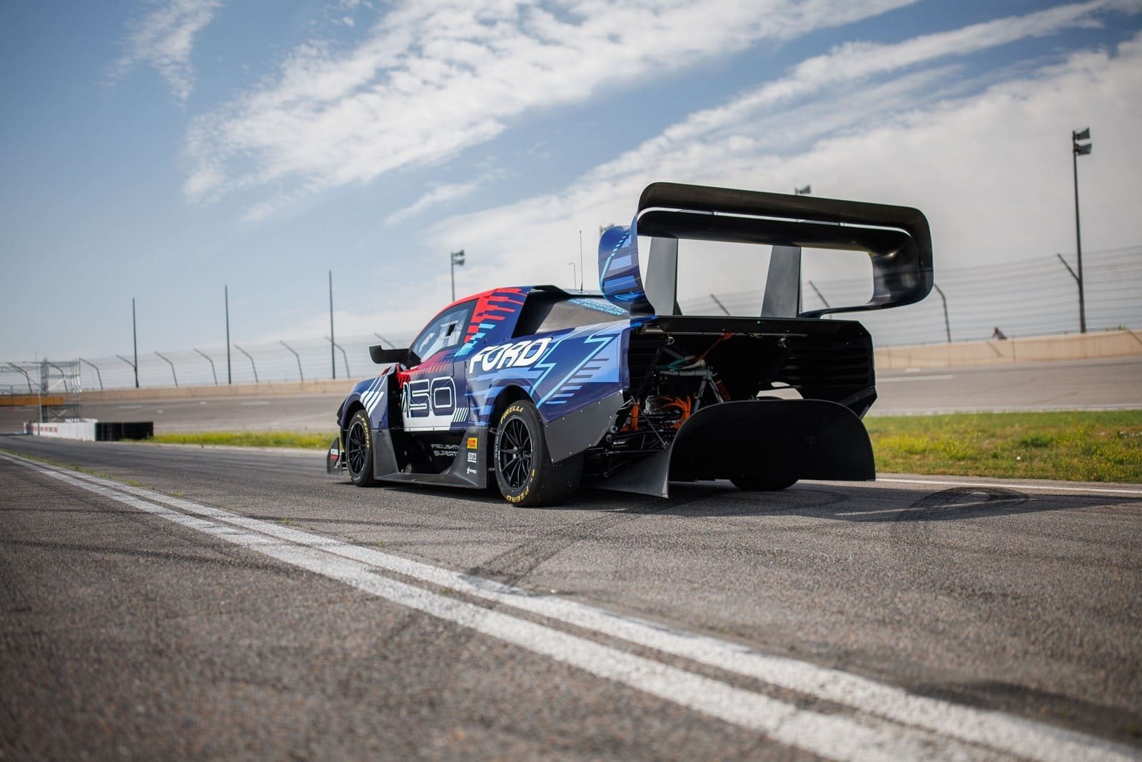 FORD F-150 SUPERTRUCK CONQUISTA RECORDE EM NÜRBURGRING, foto 2