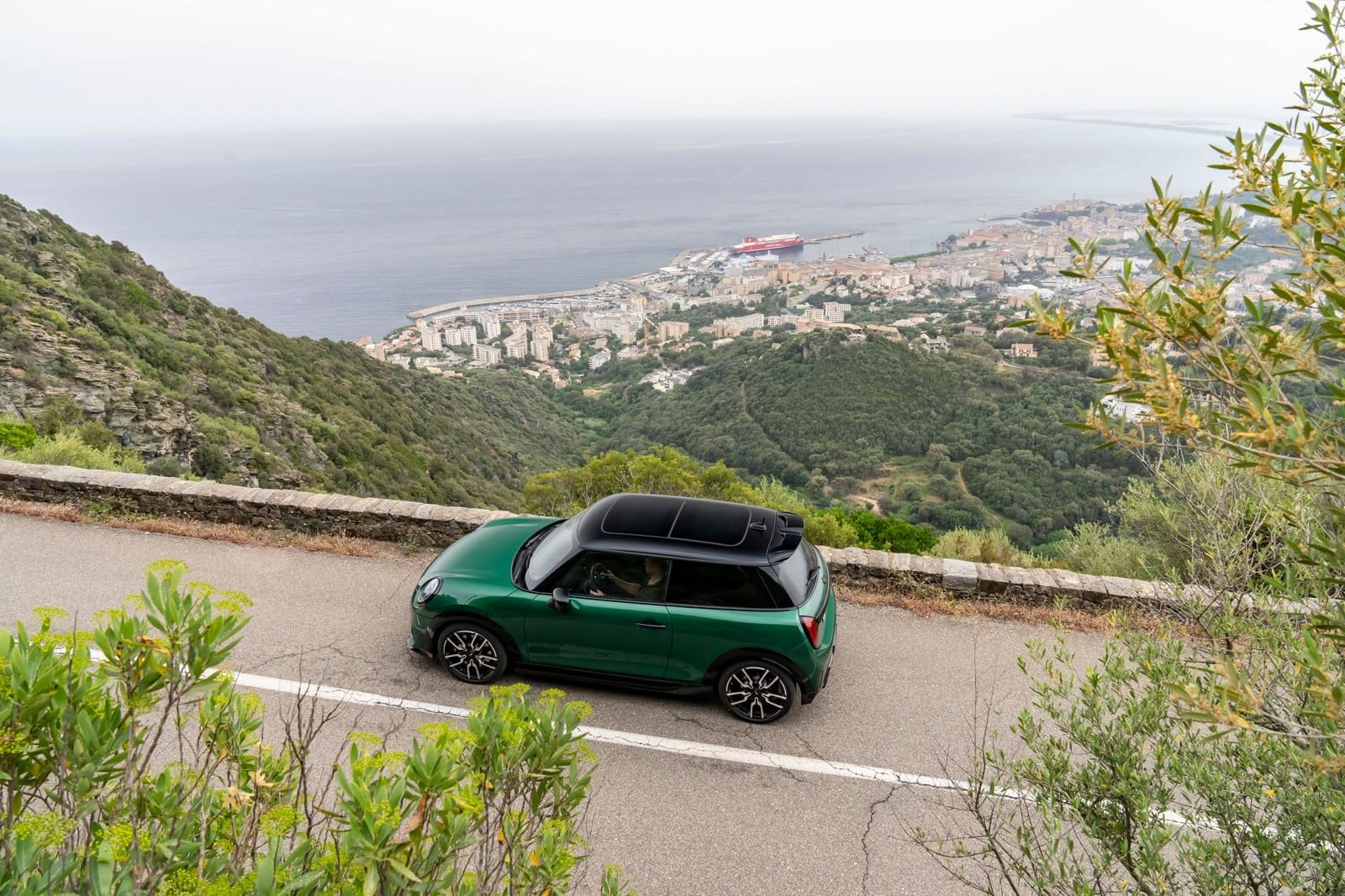 MINI E A COR BRITISH RACING GREEN: UMA HISTÓRIA DE VELOCIDADE, TRADIÇÃO E ESTILO, foto 3