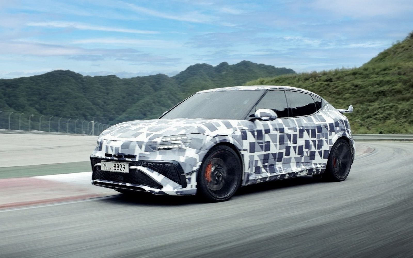 GENESIS GV60 MAGMA PASSA POR TESTES FINAIS PARA REFINAR O LUXO DE ALTO DESEMPENHO, foto 1