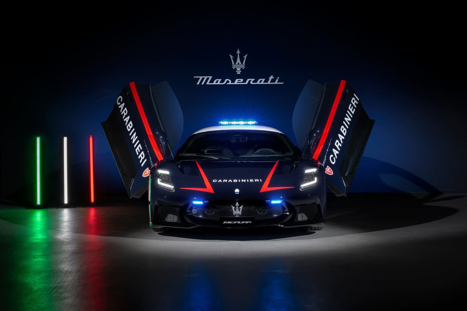 SUPERESPORTIVOS ITALIANOS PARA MISSÕES DE VIDA OU MORTE: STELLANTIS ENTREGA VEÍCULOS PARA OS CARABINIERI, foto 4