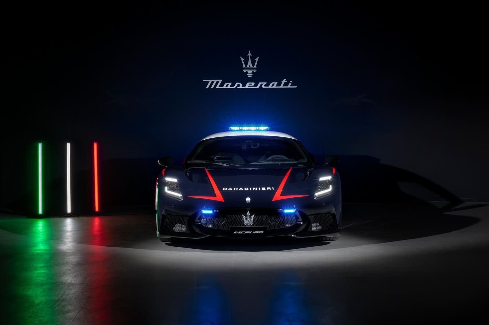 SUPERESPORTIVOS ITALIANOS PARA MISSÕES DE VIDA OU MORTE: STELLANTIS ENTREGA VEÍCULOS PARA OS CARABINIERI, foto 6