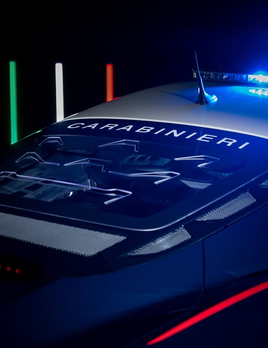 SUPERESPORTIVOS ITALIANOS PARA MISSÕES DE VIDA OU MORTE: STELLANTIS ENTREGA VEÍCULOS PARA OS CARABINIERI, foto 11