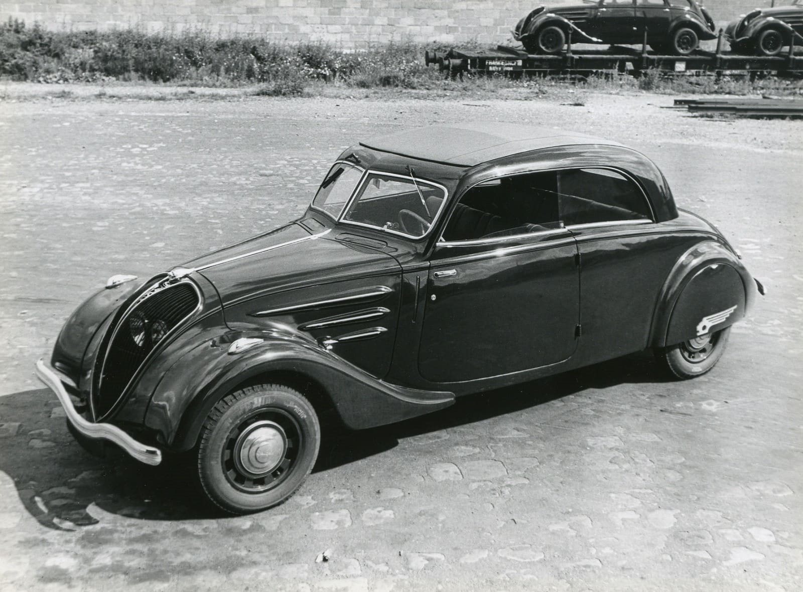 ELEGÂNCIA E INOVAÇÃO: O PEUGEOT 402 COMPLETA 90 ANOS, foto 2
