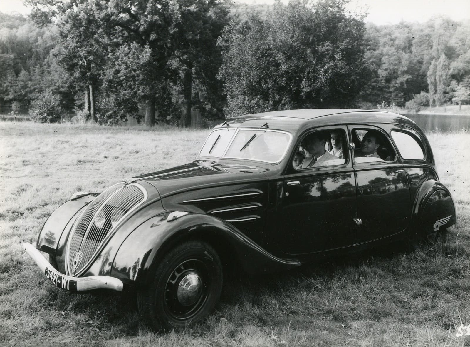 ELEGÂNCIA E INOVAÇÃO: O PEUGEOT 402 COMPLETA 90 ANOS, foto 3