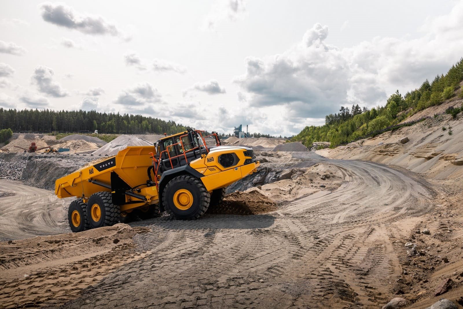 VOLVO CE LANÇA NOVA GERAÇÃO DO A60, O MAIOR CAMINHÃO ARTICULADO DO BRASIL, foto 1