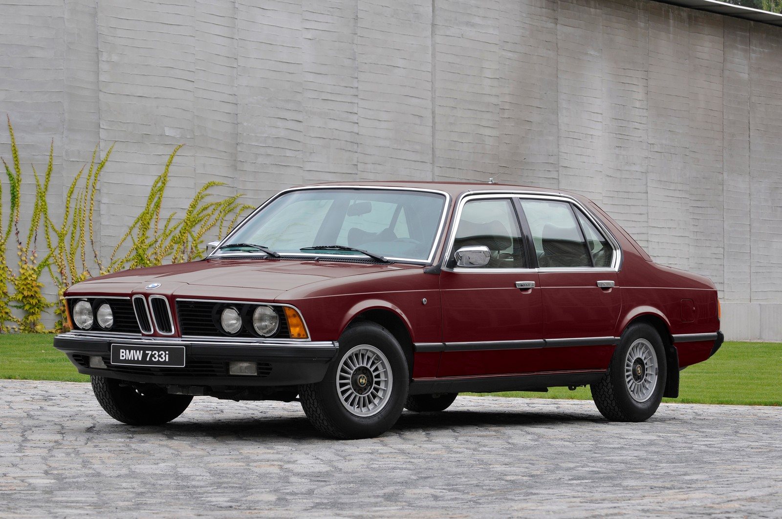 O BMW 733i E ‘STRANGER THINGS’ PRONTOS PARA A AVENTURA NESTA OU EM QUALQUER OUTRA DIMENSÃO, foto 1