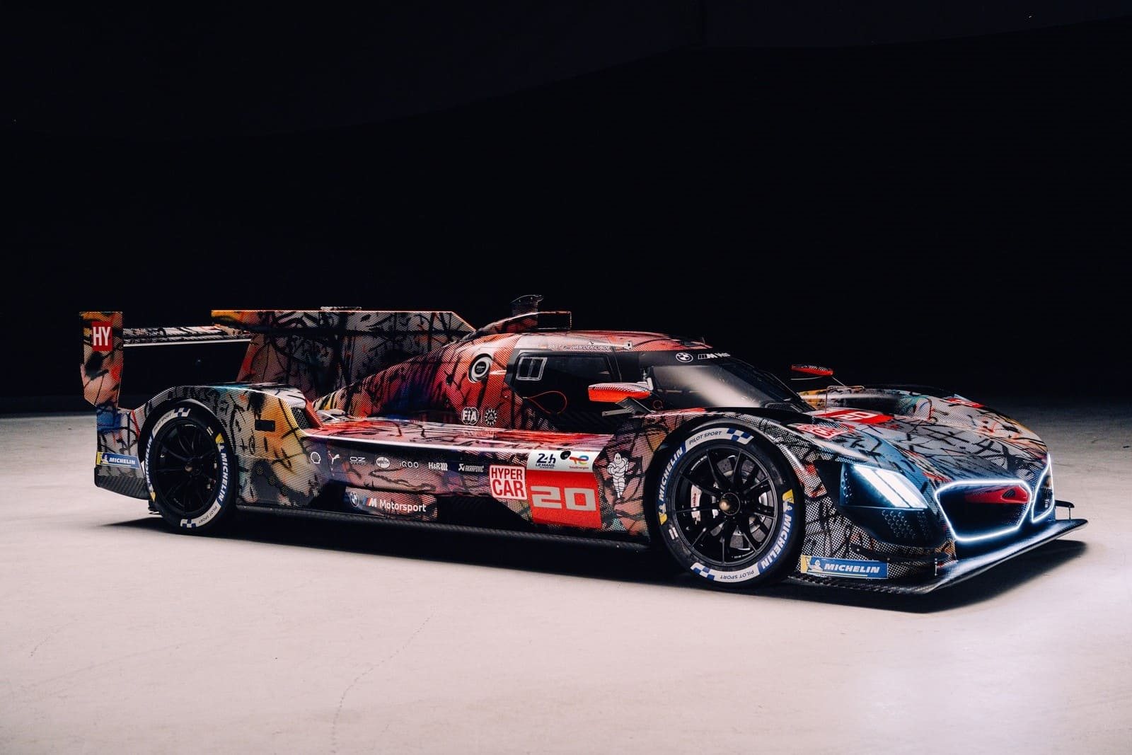RÉTROMOBILE PARIS: HOMENAGEM AOS 50 ANOS DA COLEÇÃO BMW ART CAR, foto 1
