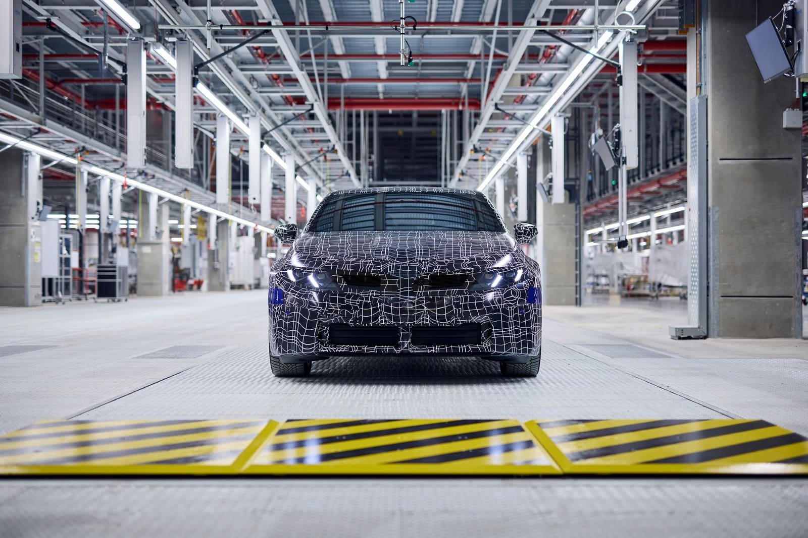 PRIMEIROS VEÍCULOS DE PRÉ-SÉRIE DO NOVO BMW i3 SAEM DA LINHA DE MONTAGEM NA PLANTA DO BMW GROUP EM MUNICH, foto 1