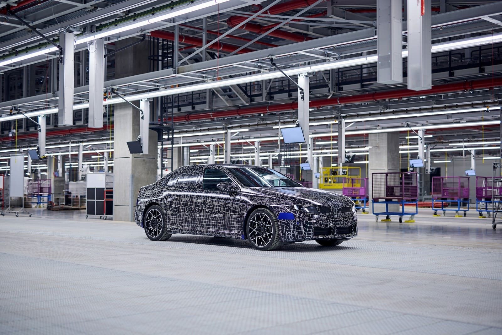 PRIMEIROS VEÍCULOS DE PRÉ-SÉRIE DO NOVO BMW i3 SAEM DA LINHA DE MONTAGEM NA PLANTA DO BMW GROUP EM MUNICH, foto 3