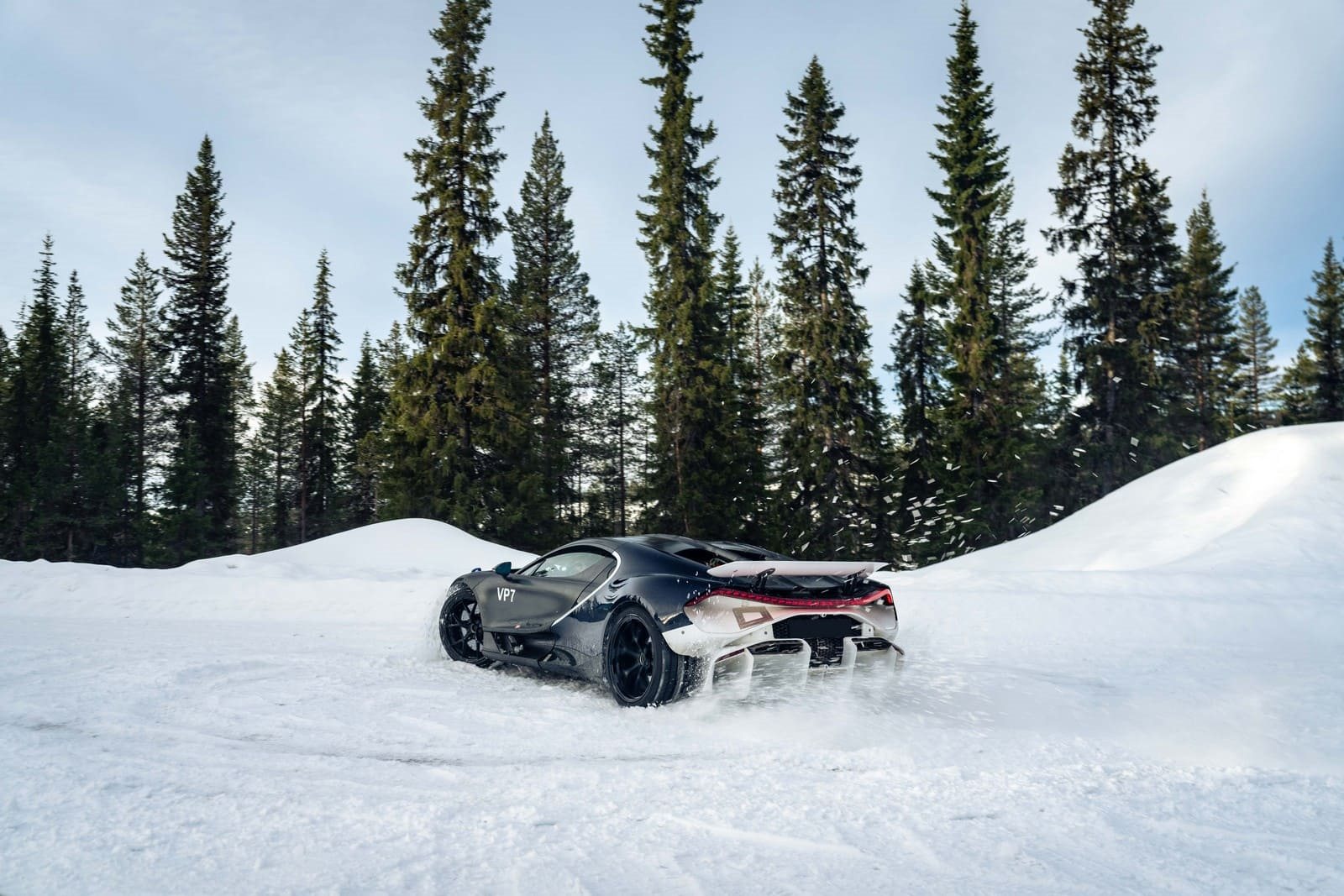 DOMINANDO O FRIO: TESTANDO O BUGATTI TOURBILLON NA SUÉCIA NEVADA, foto 8
