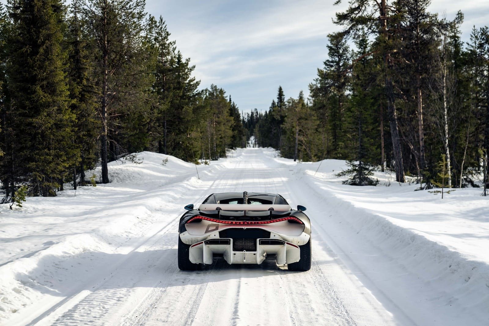 DOMINANDO O FRIO: TESTANDO O BUGATTI TOURBILLON NA SUÉCIA NEVADA, foto 9